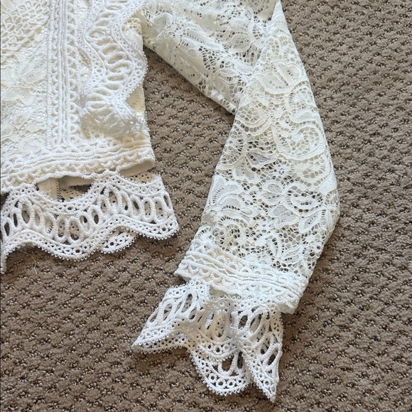 ‼️ White Lace Top ‼️ - Picture 4 of 4